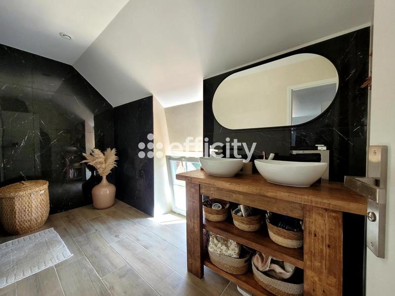 Maison - 181 m² - 6 pièces