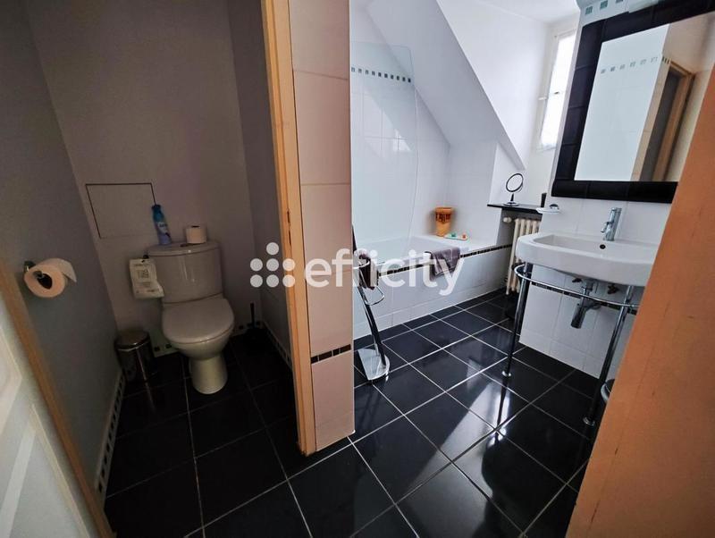 Maison - 284 m² - 10 pièces