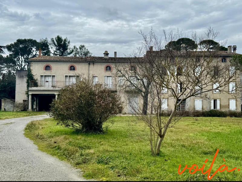 Maison - 1 983 m² - 40 pièces