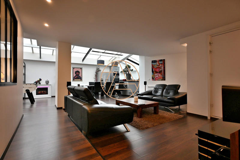 Loft - 202 m² - 8 pièces