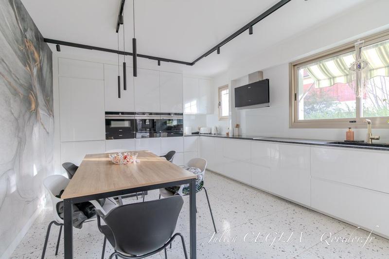 Maison - 291 m² - 11 pièces