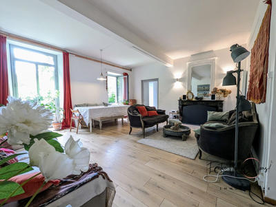 Maison - 280 m² - 8 pièces