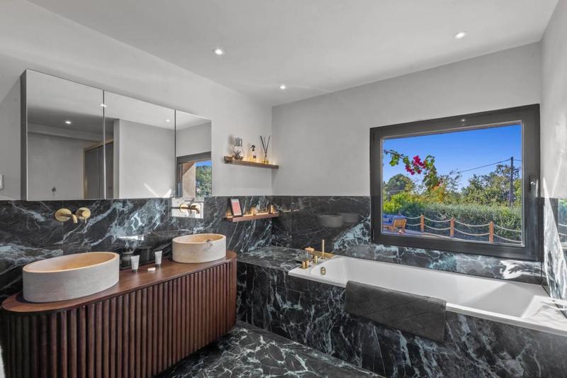 Villa - 204 m² - 6 pièces