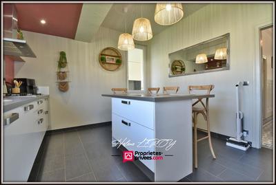 Demeure - 229 m² - 6 pièces