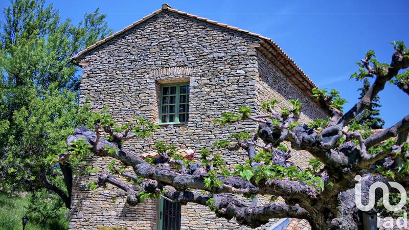 Maison - 591 m² - 12 pièces