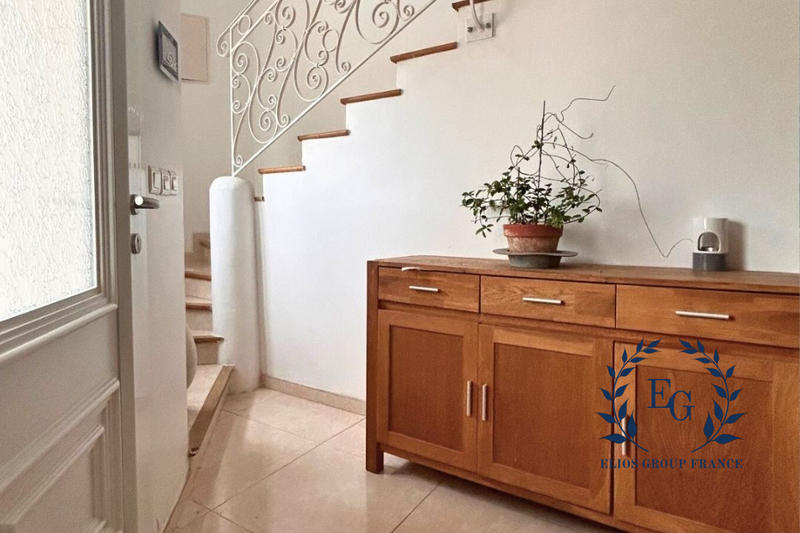 Maison traditionnelle - 272 m² - 10 pièces