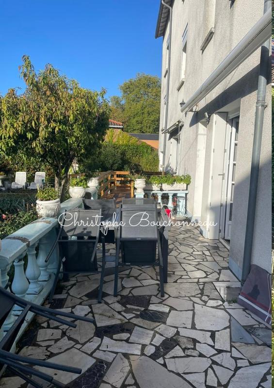 Maison - 296 m² - 17 pièces