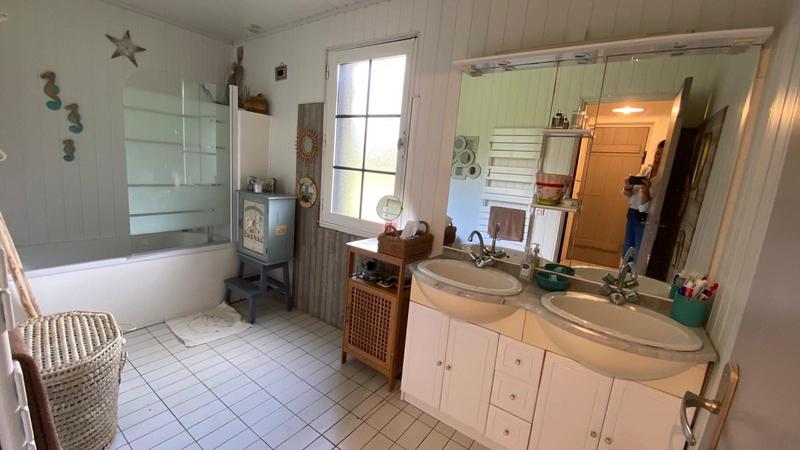 Maison - 220 m² - 7 pièces