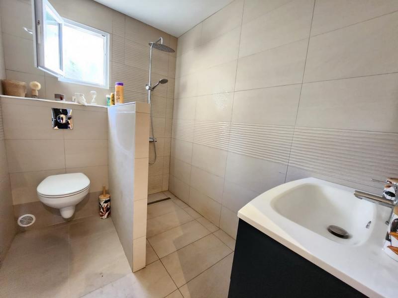 Maison - 200 m² - 8 pièces