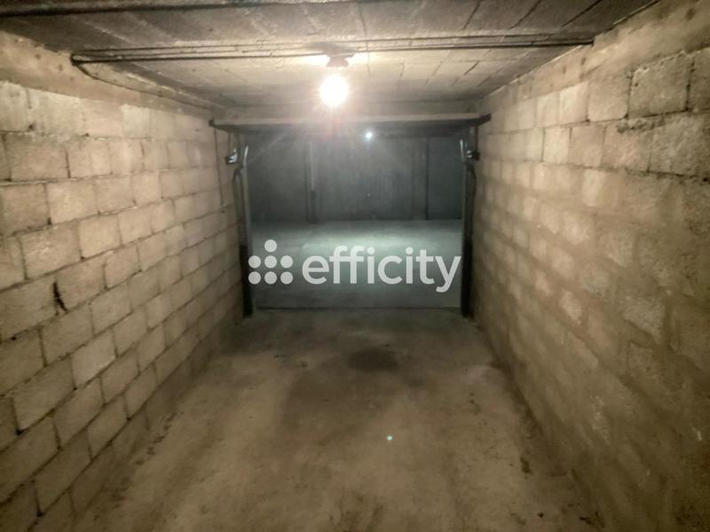 Parking / Garage - 13 m²