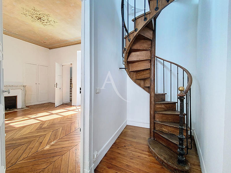 Appartement - 177 m² - 5 pièces