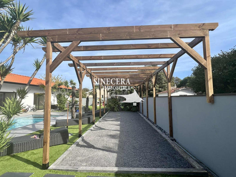 Villa - 285 m² - 8 pièces