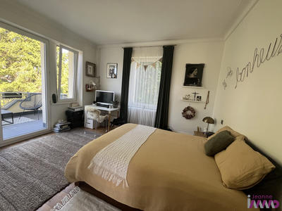 Maison - 210 m² - 7 pièces