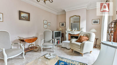 Maison - 213 m² - 7 pièces