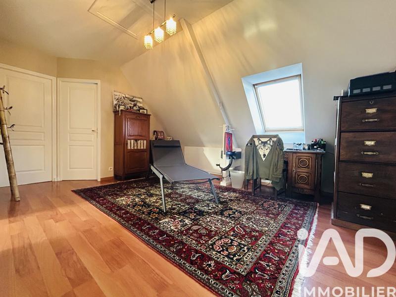 Maison - 180 m² - 8 pièces