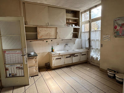 Maison - 235 m² - 9 pièces