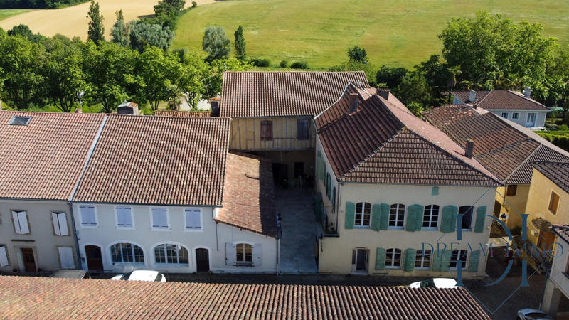 Maison ancienne - 380 m² - 15 pièces