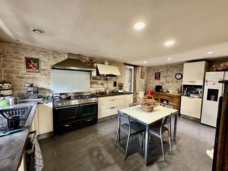 Maison - 177 m² - 6 pièces