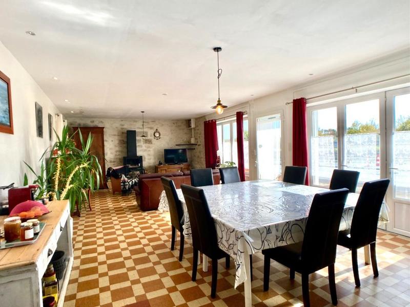 Maison - 272 m² - 9 pièces