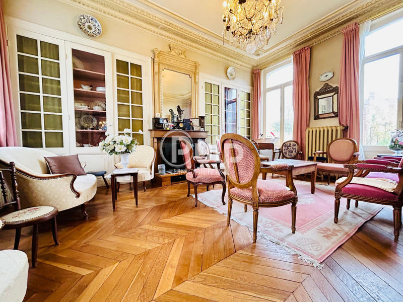 Maison bourgeoise - 246 m² - 12 pièces
