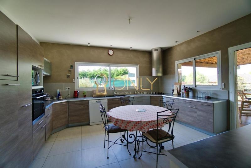 Maison - 228 m² - 6 pièces