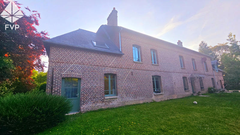 Propriété - 275 m² - 8 pièces