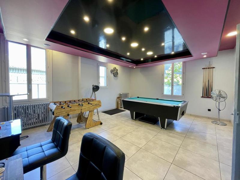 Villa - 298 m² - 8 pièces