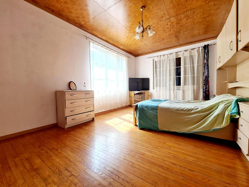 Maison - 180 m² - 7 pièces