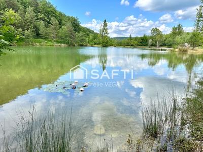 Maison - 325 m² - 13 pièces