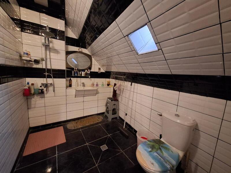 Maison - 210 m² - 7 pièces