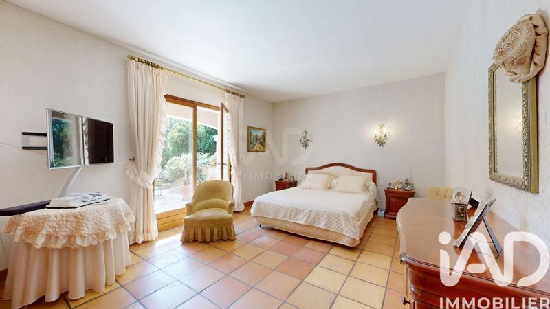 Maison - 300 m² - 7 pièces