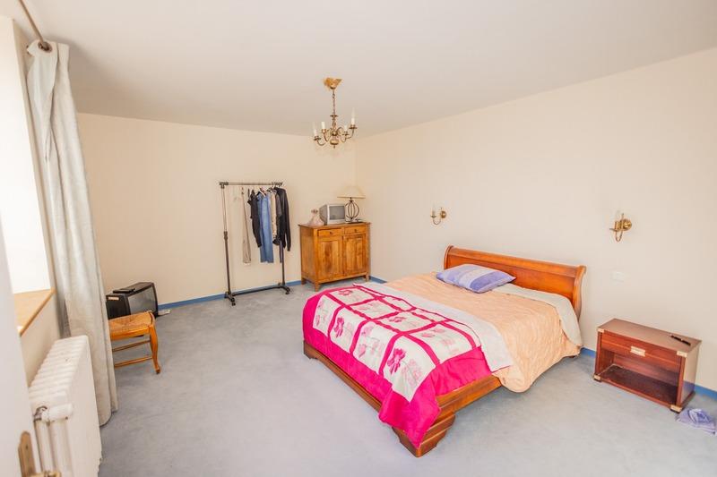 Propriété - 228 m² - 6 pièces