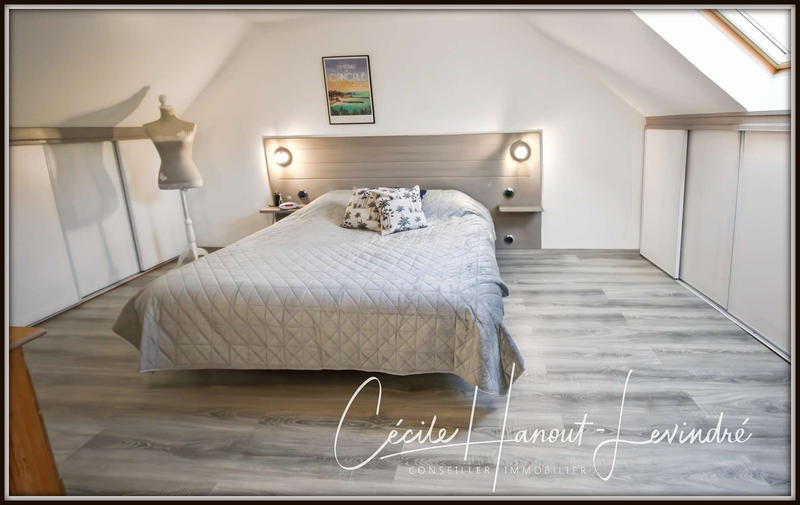 Maison - 202 m² - 9 pièces