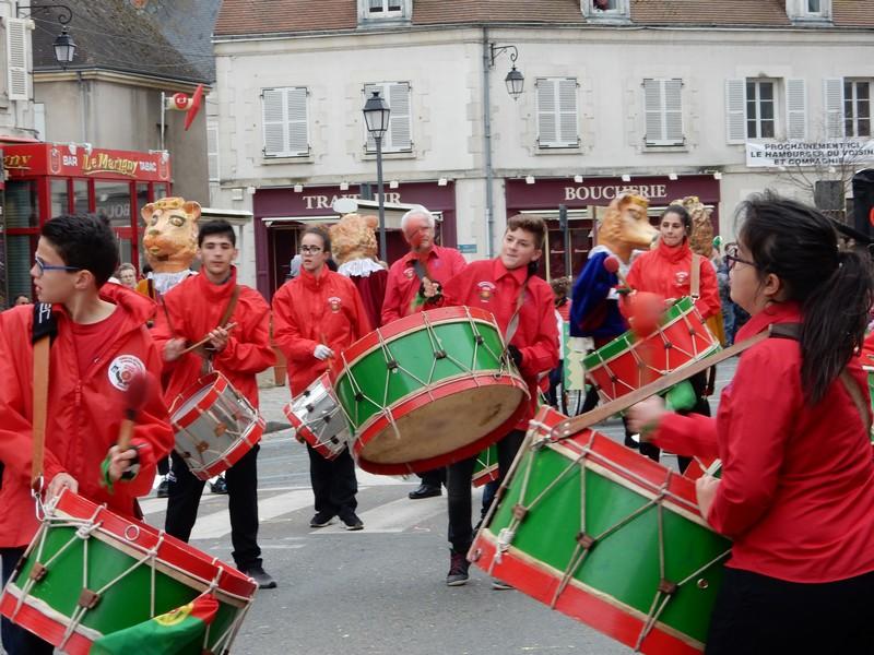 2ème Sortie du Carnaval de Châteauneuf-sur-Loire : Place à 30 ans de Carnaval
