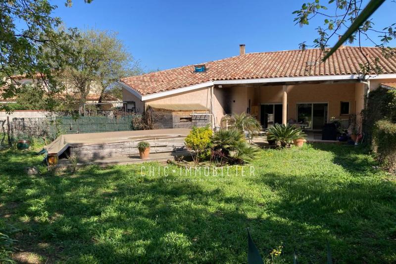 Propriété - 360 m² - 9 pièces