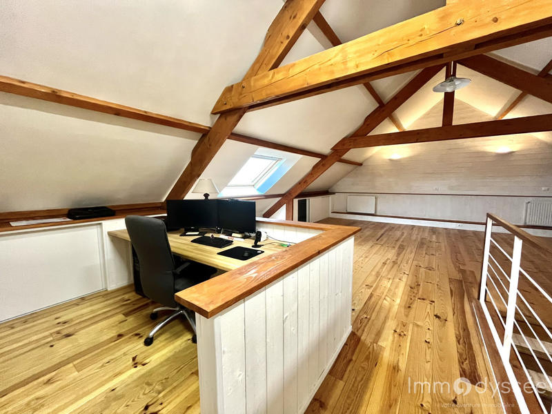 Maison - 220 m² - 7 pièces