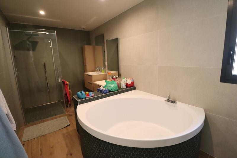 Villa - 300 m² - 9 pièces