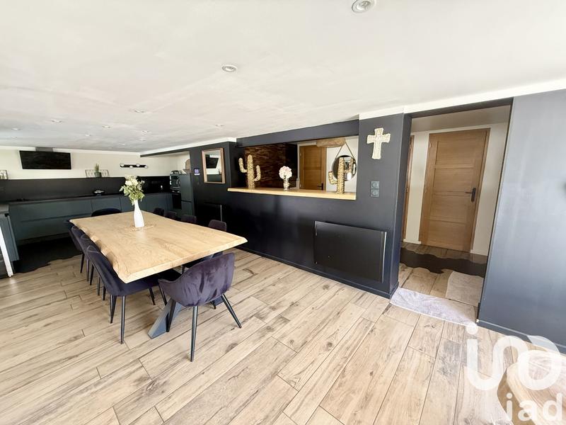 Maison - 203 m² - 5 pièces