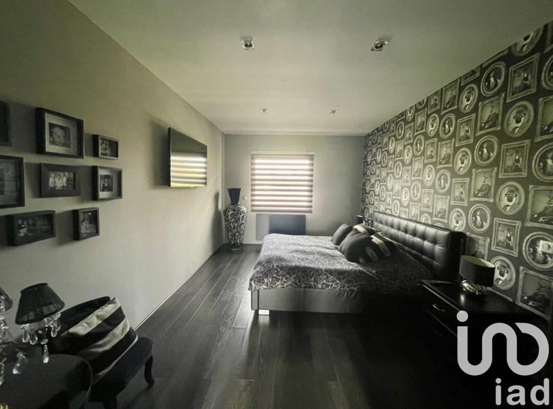 Maison - 270 m² - 10 pièces