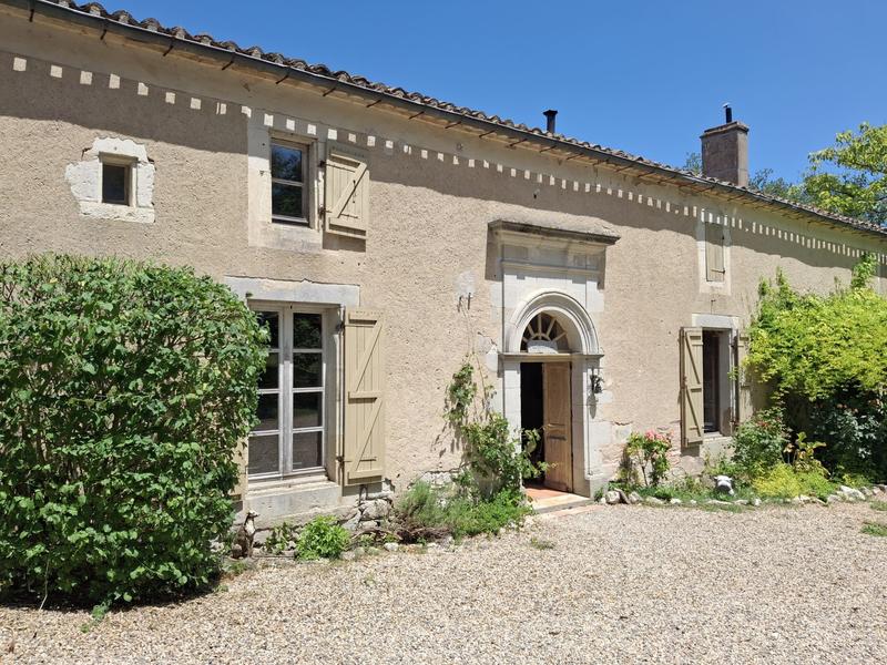 Maison traditionnelle - 388 m² - 11 pièces