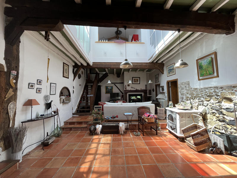 Maison - 325 m² - 11 pièces