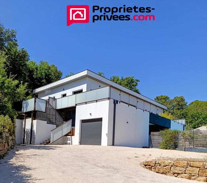 Propriété - 225 m² - 8 pièces