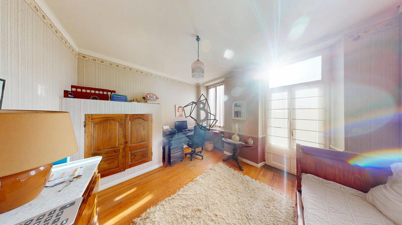 Maison - 250 m² - 8 pièces