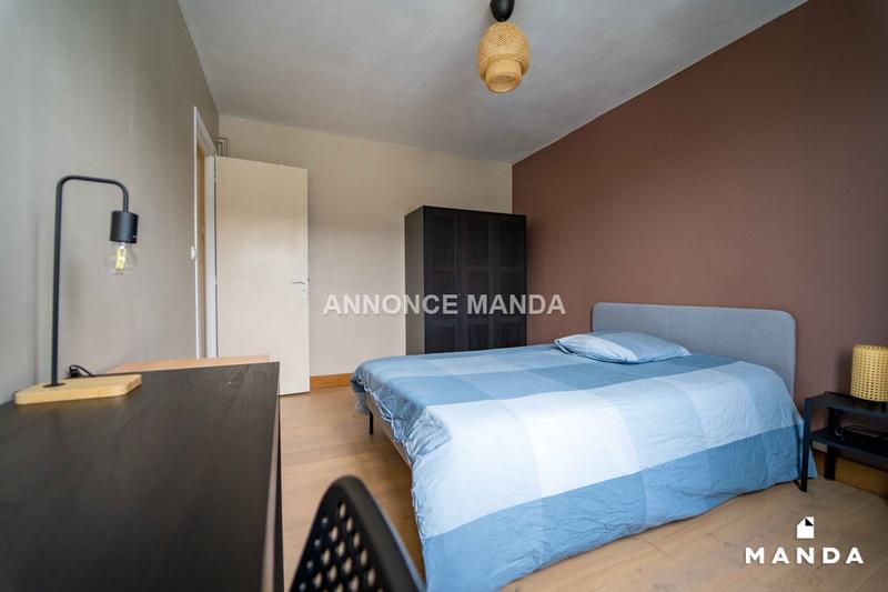 Chambre - 10 m² - 6 pièces