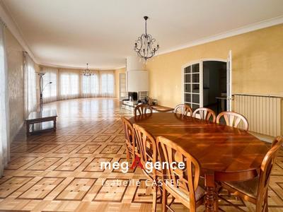 Maison - 210 m² - 7 pièces