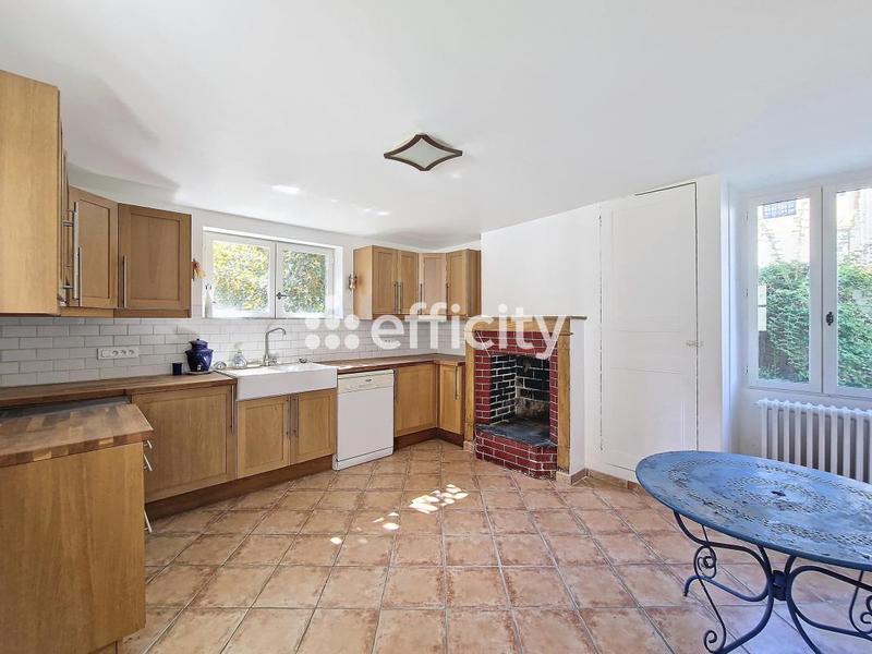 Maison - 220 m² - 8 pièces