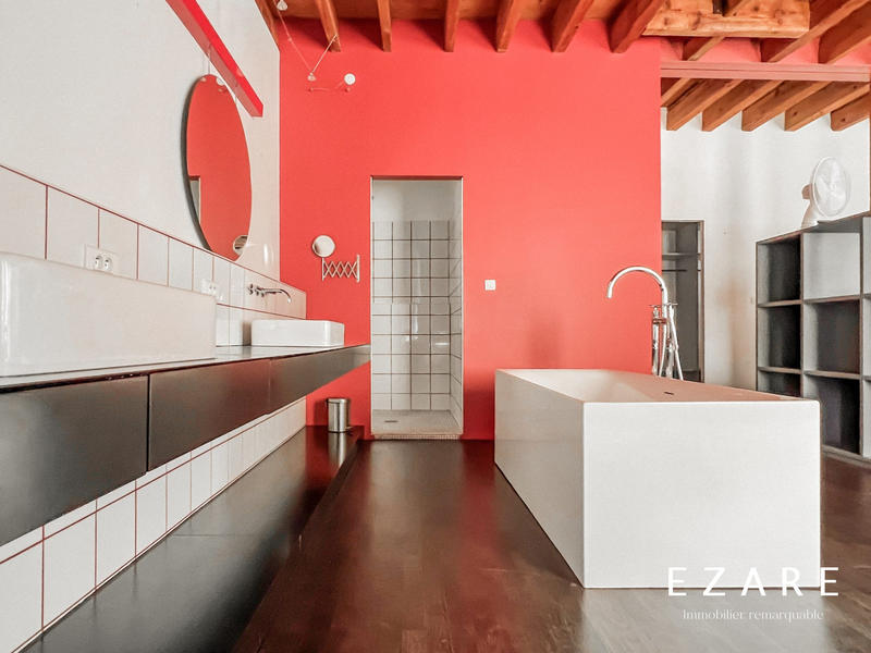 Maison - 596 m² - 9 pièces