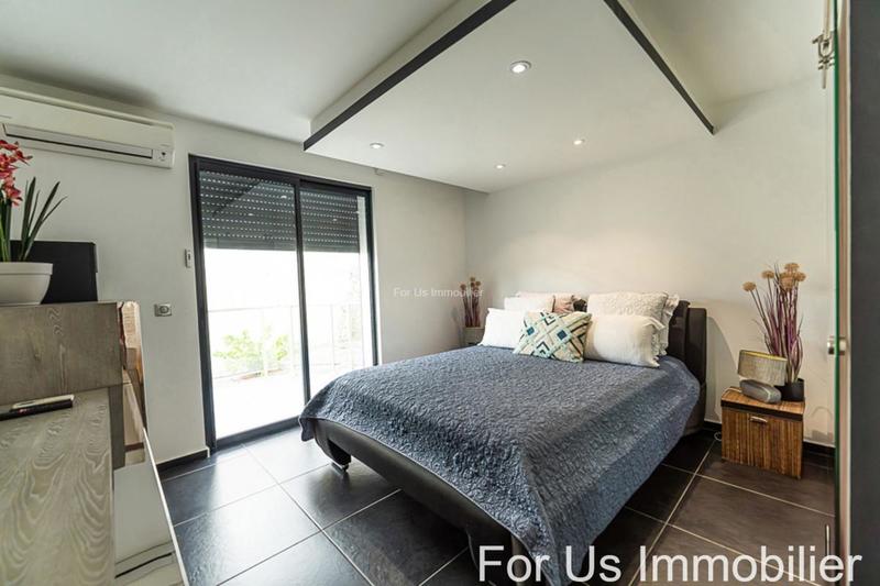 Villa - 271 m² - 8 pièces