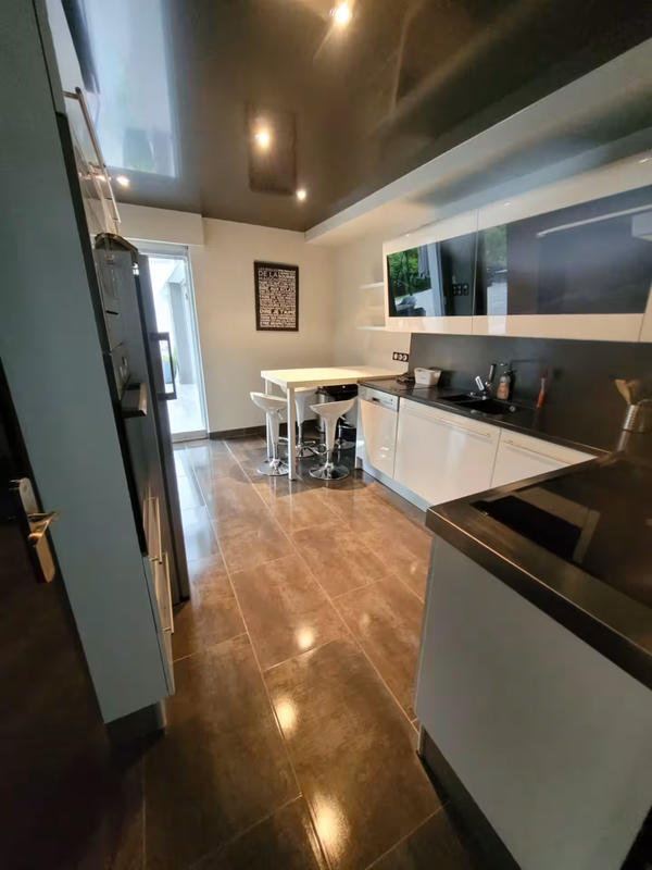 Maison - 300 m² - 11 pièces