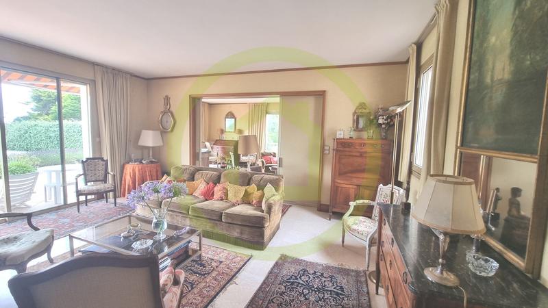 Maison - 263 m² - 7 pièces